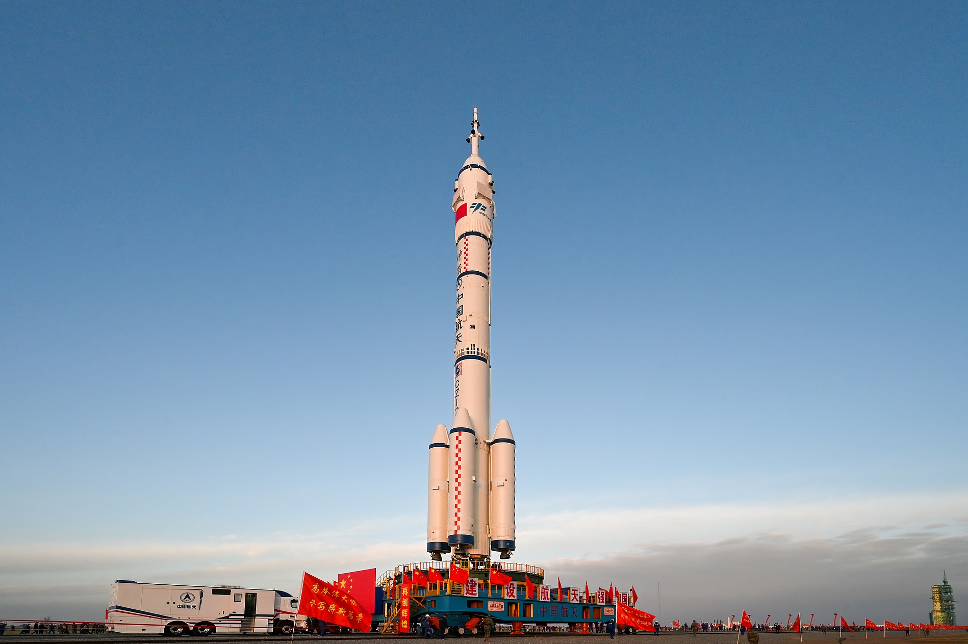 赛地聚焦——NBA总决赛加时末段热度飙升；上海久事官宣签约；话题不断；数据趋势出现新变化的简单介绍