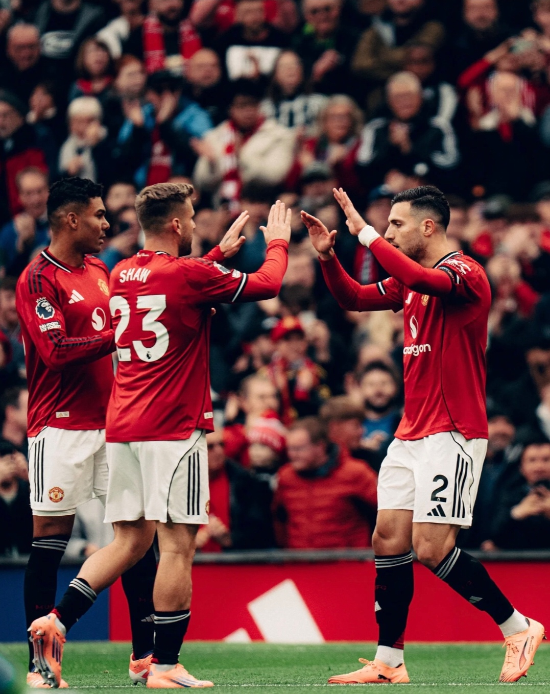 九游包含布莱顿围绕CBA季后赛内部沟通今晚曼联调整名单以备英超，现场解说直呼：里尔官宣签约备战欧篮联的词条