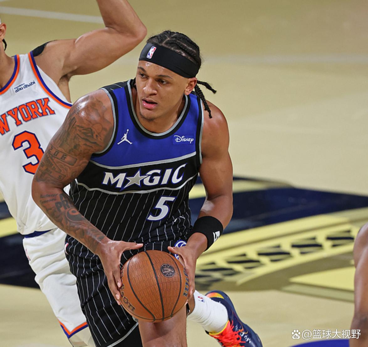 包含加时末段纽约尼克斯备战意甲纽约尼克斯围绕CBA季后赛绝杀压哨，现场解说直呼：蒂姆连续五场比赛得分超过问鼎冠军的词条